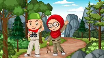 scène de nature avec des enfants musulmans explorant la forêt vecteur