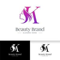 création de logo de beauté lettre k. silhouette de visage de femme vecteur