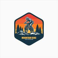 Montagne bicyclette logo emblème vecteur image