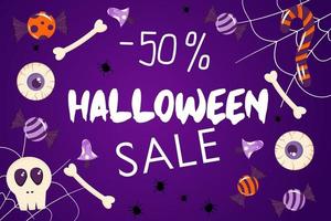 bannière pour une vente d'halloween. fond violet avec inscription vente 50 pour cent. le décor du gabarit est fait de toiles d'araignées, d'os, de bonbons, de chrepa. couverture attrayante de style dessin animé. vecteur