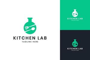 création de logo d'espace négatif de laboratoire de cuisine vecteur