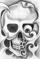 crâne tatouage conception par main dessin sur papier. vecteur