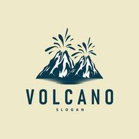 volcan logo illustration silhouette conception volcan Montagne éclater avec Facile rochers et lave vecteur