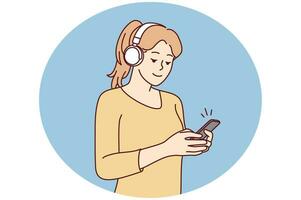 content Jeune femme dans écouteurs Ecoutez à la musique sur téléphone intelligent. souriant fille dans écouteurs prendre plaisir bien qualité du son sur téléphone portable. vecteur illustration.