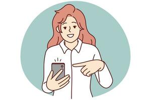 femme souriante pointant sur la notification sur l'écran du téléphone portable. une femme heureuse recommande une bonne affaire de vente ou une offre sur un téléphone mobile. illustration vectorielle. vecteur