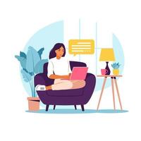 femme assise sur un canapé avec un ordinateur portable. travailler sur un ordinateur. freelance, éducation en ligne ou concept de médias sociaux. travail à domicile, travail à distance. style plat. illustration. vecteur