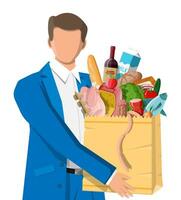 homme avec achats sac plein de Frais des produits. épicerie boutique supermarché. nourriture et boissons. lait, légumes, Viande, poulet fromage, saucisses, salade, pain céréale steak œuf. plat vecteur illustration