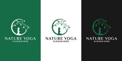 beauté la nature yoga logo conception femme méditation avec arbre vecteur