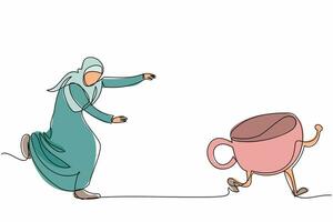 dessin au trait continu femme d'affaires arabe courir chasser la tasse de café. un employé de bureau boit un café au lait expresso pour une pause-café au bureau. boire et déjeuner. illustration vectorielle de dessin à une seule ligne vecteur