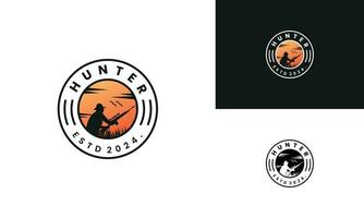 silhouette animal chasseur homme avec le sien tireur d'élite pistolet logo conception badge emblème vecteur