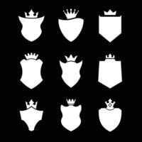 silhouette bouclier icône ensemble dans ancien style, protéger bouclier Sécurité ligne Icônes. badge qualité symbole, signe, logo ou emblème, vecteur, couronne. vecteur