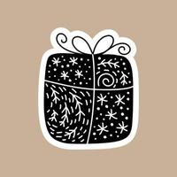 autocollant de vecteur noir de noël avec boîte-cadeau mignon et drôle. personnage de badge scandinave dessiné à la main pour ordinateur portable, scrapbook, smartphone ou planificateur. illustration isolé graphique plat