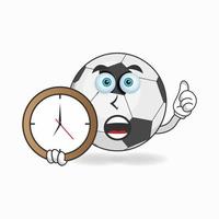 personnage mascotte ballon de football tenant une horloge murale. illustration vectorielle vecteur