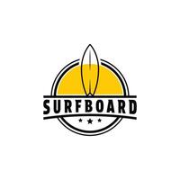 planche de surf logo conception concept ancien rétro vecteur