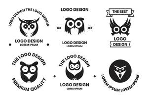 hibou logo ou badge dans librairie concept dans ancien ou rétro style vecteur