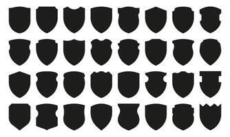 noir Boucliers collection. médiéval protection monochrome silhouettes, Vide Sécurité badges et héraldique insigne protection joint club badge. vecteur ensemble