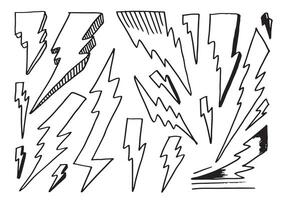 ensemble d'illustrations de croquis de symbole d'éclair électrique doodle vecteur dessinés à la main. icône de doodle de symbole de tonnerre.