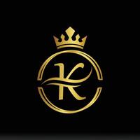 k lettre luxe affaires logo. or pente avec une couronne. vecteur