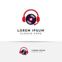 création de logo de musique avec casque et illustration de vinyle. modèle de conception de logo dj vecteur