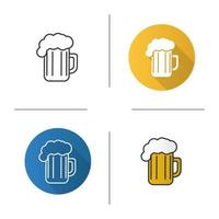 icône de chope de bière mousseuse. design plat, styles linéaires et de couleur. verre à bière plein de mousse. illustrations vectorielles isolées vecteur