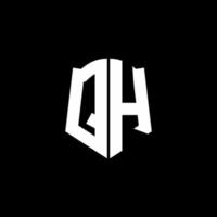Ruban de logo de lettre monogramme qh avec style de bouclier isolé sur fond noir vecteur