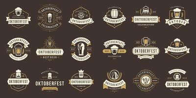 oktoberfest badges et Étiquettes ensemble ancien typographique conception modèles illustration. vecteur