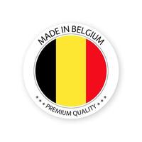 moderne fabriqué dans Belgique étiquette isolé sur blanc arrière-plan, Facile autocollant avec Belge couleurs, prime qualité timbre conception, drapeau de Belgique vecteur