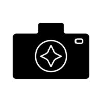 icône de glyphe d'amélioration de la caméra. la photographie. appareil photo. symbole de silhouette. espace négatif. illustration vectorielle isolée vecteur