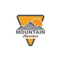 Montagne logo conception. aventure. Extérieur randonnée aventure icône ensemble. conception vecteur