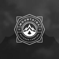 montagnes logo emblème illustration. vecteur