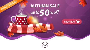 vente d'automne, modèle de bannière web violet avec bouton, tasse de thé chaud et écharpe chaude vecteur