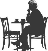 silhouette personnes âgées femme séance à une table dans le café vecteur