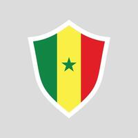 Sénégal drapeau dans bouclier forme Cadre vecteur