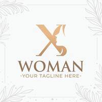 magnifique lettre X monogramme logo avec femme silhouette vecteur