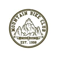 création de logo club de vélo de montagne est. 1998 avec illustration vintage de guidon de vélo de montagne et de montagne vecteur