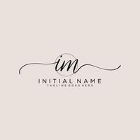 initiale je suis féminin logo collections modèle. écriture logo de initiale signature, mariage, mode, bijoux, boutique, floral et botanique avec Créatif modèle pour tout entreprise ou entreprise. vecteur