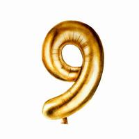 aquarelle d'or déjouer ballon chiffre 9. main tiré anniversaire fête nombre décoration isolé sur blanc Contexte. brillant élément pour concepteurs, impressions, bébé douche, cartes postales, emballage papier, solide vecteur