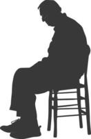 silhouette triste personnes âgées homme séance seul déprimé séance noir Couleur seulement vecteur