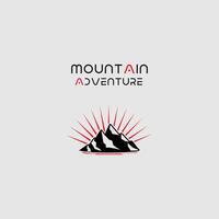 Montagne aventure badge logo graphique illustration sur Contexte vecteur