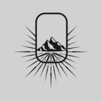 Montagne aventure badge logo graphique illustration sur Contexte vecteur