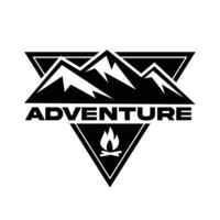 Montagne feu aventure logo modèle conception vecteur