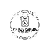 ancien caméra la photographie étiqueter, logo modèle avec rétro typographie. vecteur