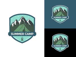 camping et Extérieur aventure rétro logo conception. génial pour chemises, autocollants, logos et autre les usages vecteur