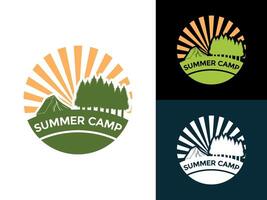 camping et Extérieur aventure rétro logo conception. génial pour chemises, autocollants, logos et autre les usages vecteur