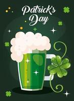 saint patrick avec décoration bière et trèfle vecteur