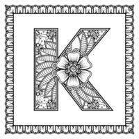 lettre k faite de fleurs dans le style mehndi. page de livre de coloriage. illustration vectorielle de contour à la main. vecteur