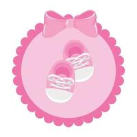 Chaussures mignonnes bébé dans l'icône isolé du cadre en dentelle vecteur