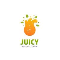 logo de jus de fruits frais de citron vert naturel avec illustration d'icône orange liquide splash pour bar à jus ou entreprise de jus pressé vecteur