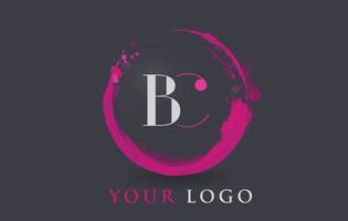 bc lettre logo concept de brosse splash violet circulaire. vecteur