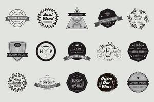 ensemble d'images vectorielles d'étiquettes hipster, de badges, de logos et d'éléments de conception vectorielle. vecteur